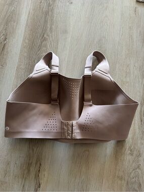 Victoria’s Secret Featherweight Max Sports Bra Size 38D